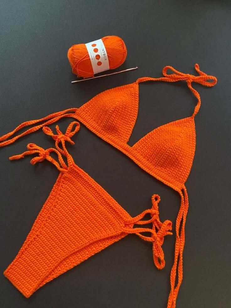 Maillot de bain deux pièces en crochet orange